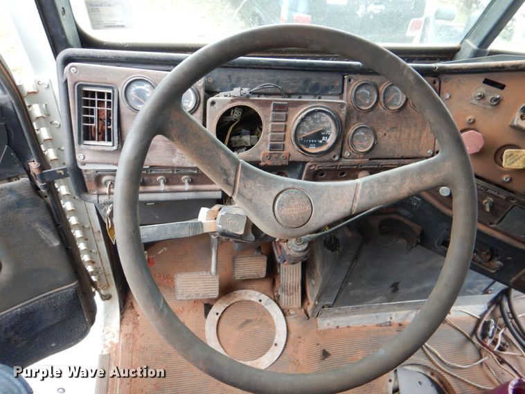 image for item DL0692 1998 Freightliner FLD112  semi truck