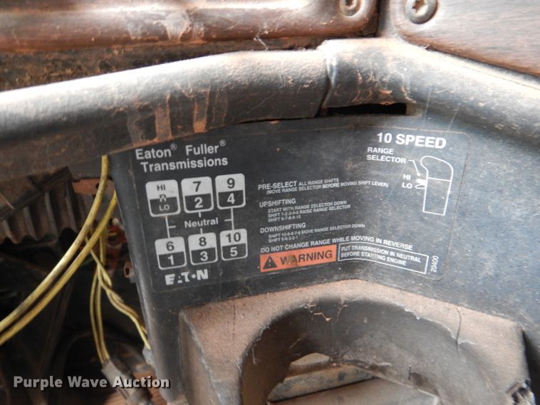 image for item DL0692 1998 Freightliner FLD112  semi truck