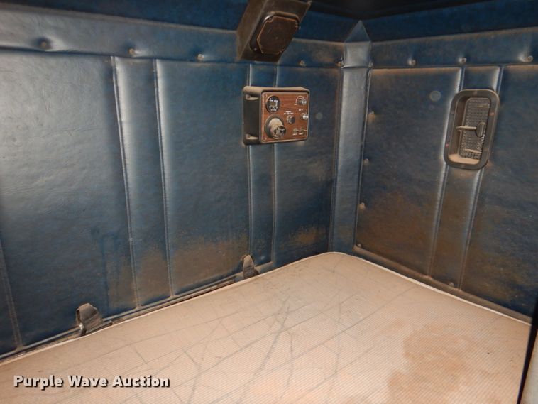 image for item DL0692 1998 Freightliner FLD112  semi truck