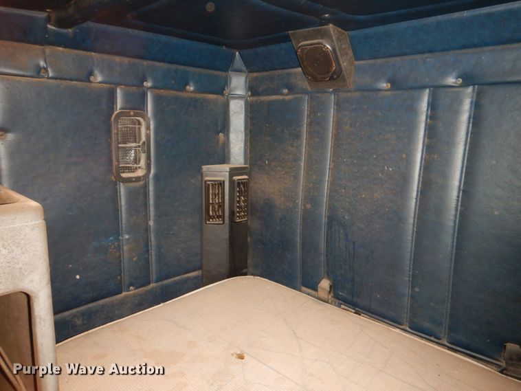 image for item DL0692 1998 Freightliner FLD112  semi truck