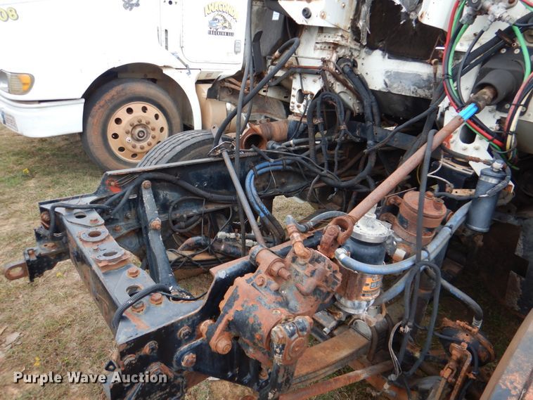 image for item DL0692 1998 Freightliner FLD112  semi truck