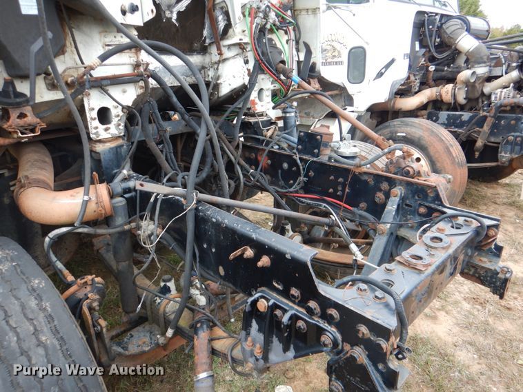 image for item DL0692 1998 Freightliner FLD112  semi truck