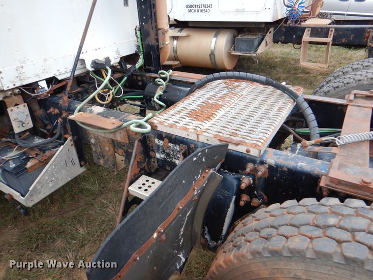 image for item DL0692 1998 Freightliner FLD112  semi truck