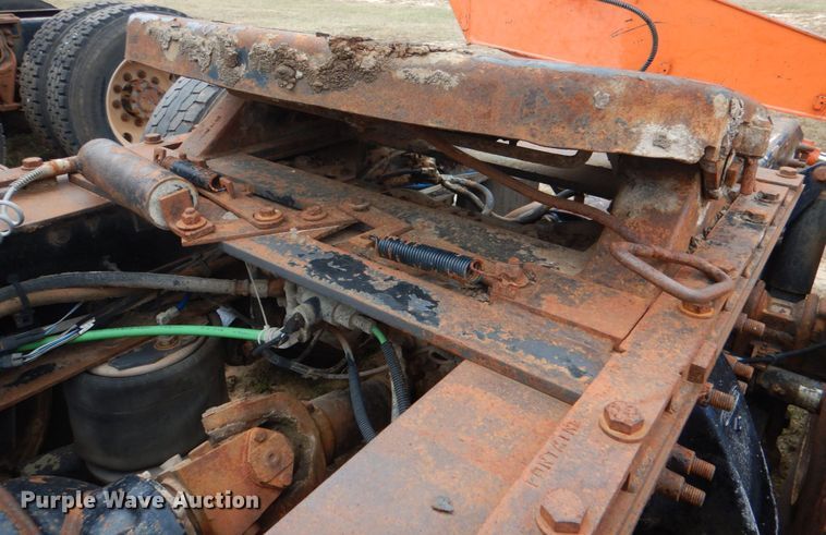 image for item DL0692 1998 Freightliner FLD112  semi truck