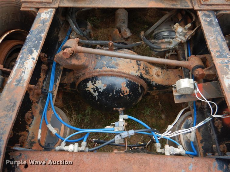 image for item DL0692 1998 Freightliner FLD112  semi truck