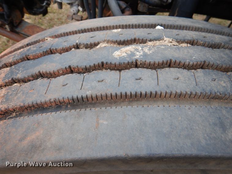 image for item DL0692 1998 Freightliner FLD112  semi truck