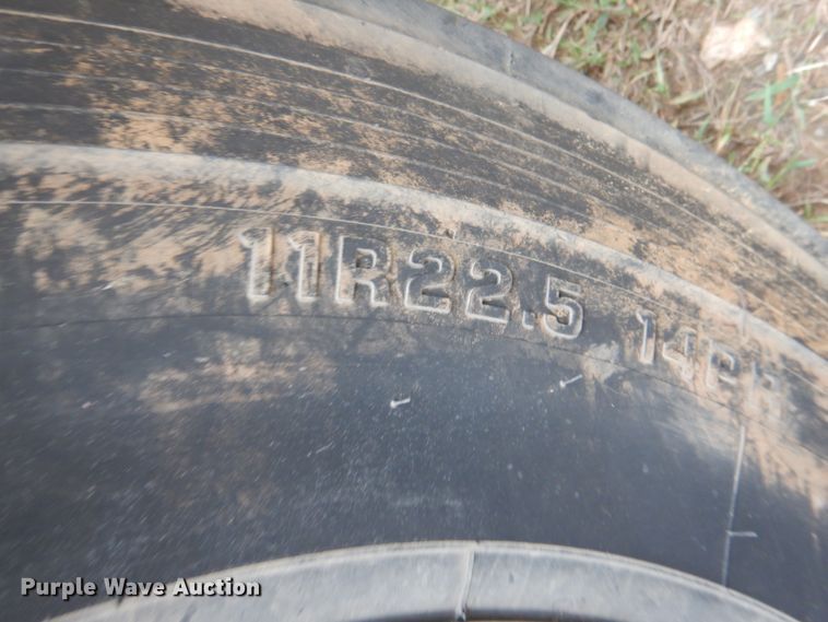 image for item DL0692 1998 Freightliner FLD112  semi truck