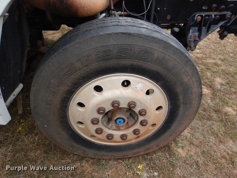 image for item DL0692 1998 Freightliner FLD112  semi truck