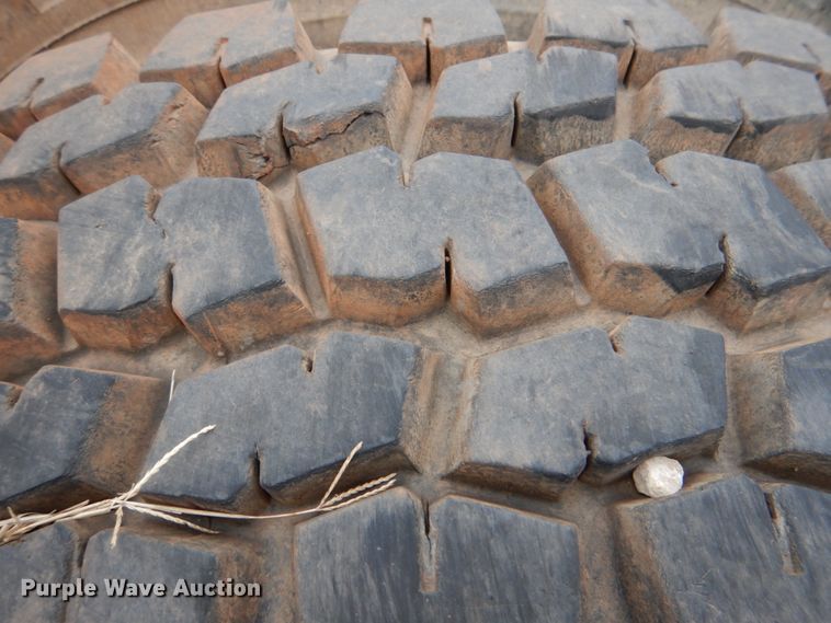 image for item DL0692 1998 Freightliner FLD112  semi truck