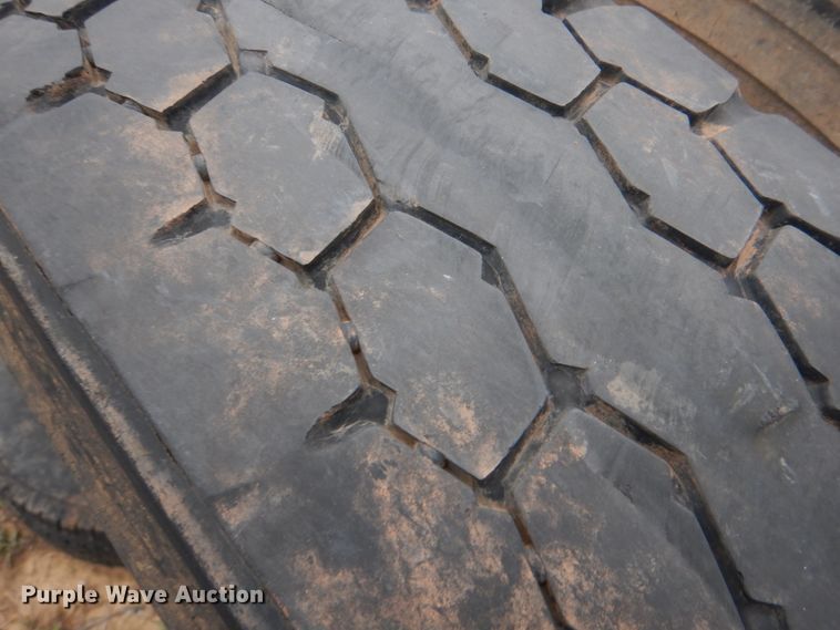 image for item DL0692 1998 Freightliner FLD112  semi truck