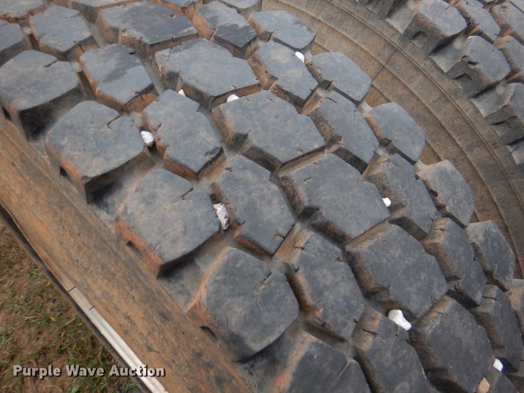 image for item DL0692 1998 Freightliner FLD112  semi truck