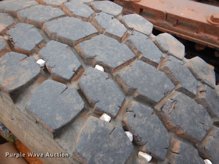 image for item DL0692 1998 Freightliner FLD112  semi truck