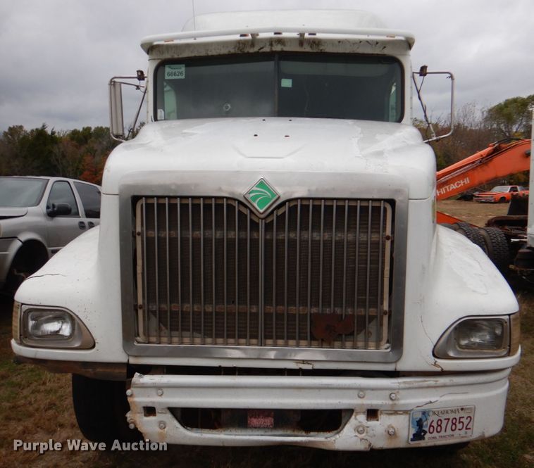 image for item DL0693 1998 International 9200  semi truck