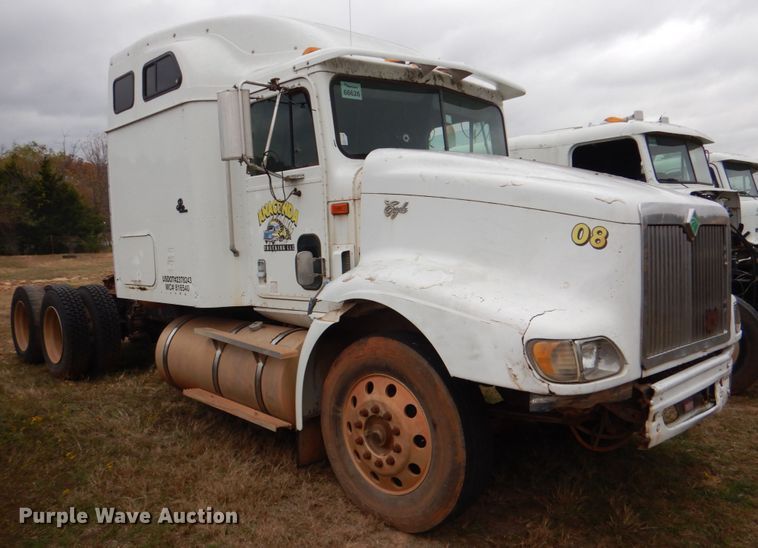 image for item DL0693 1998 International 9200  semi truck