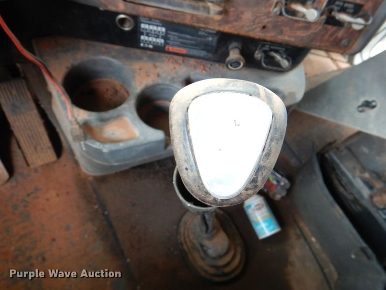 image for item DL0693 1998 International 9200  semi truck