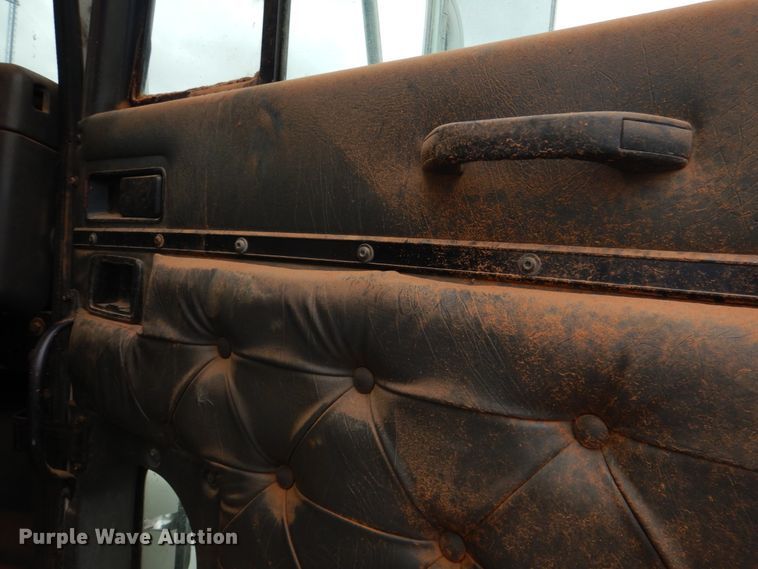 image for item DL0693 1998 International 9200  semi truck