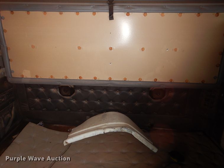 image for item DL0693 1998 International 9200  semi truck