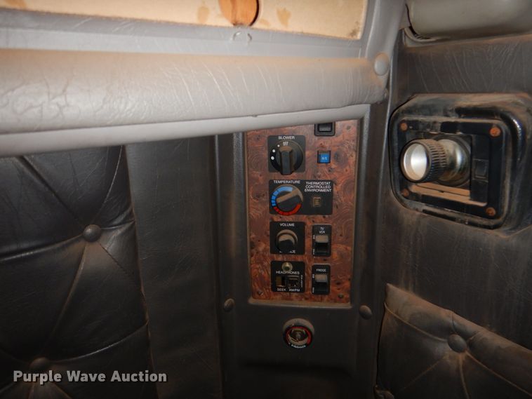 image for item DL0693 1998 International 9200  semi truck