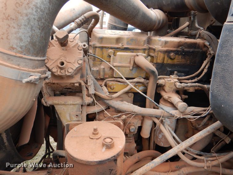 image for item DL0693 1998 International 9200  semi truck