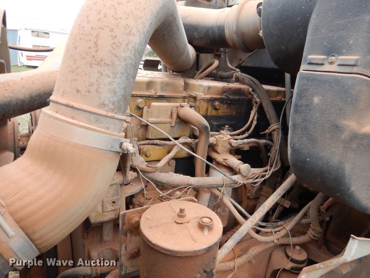 image for item DL0693 1998 International 9200  semi truck