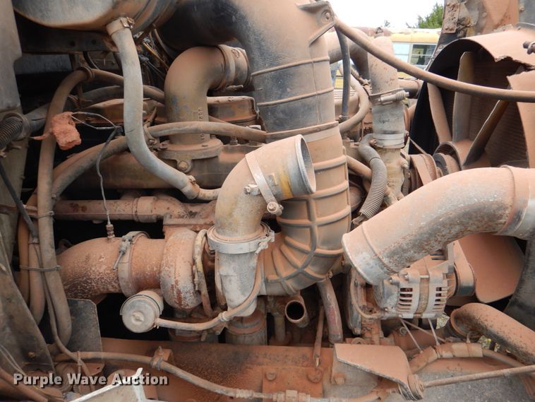 image for item DL0693 1998 International 9200  semi truck