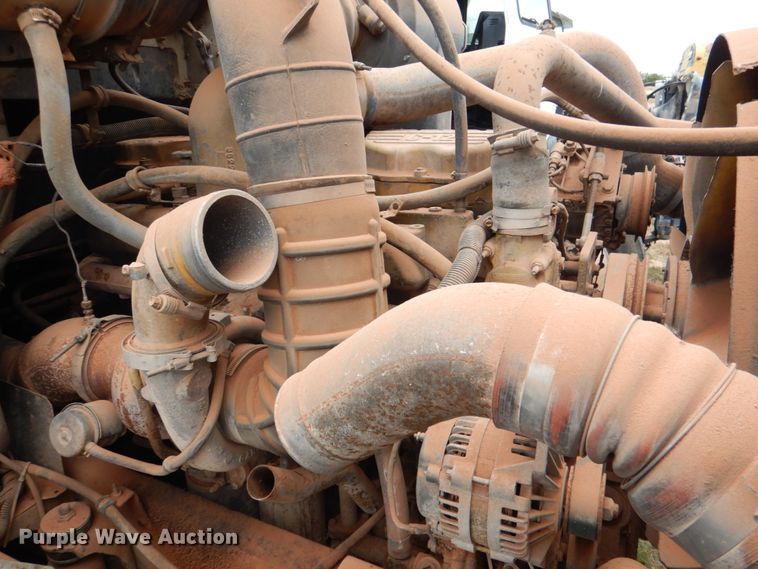 image for item DL0693 1998 International 9200  semi truck