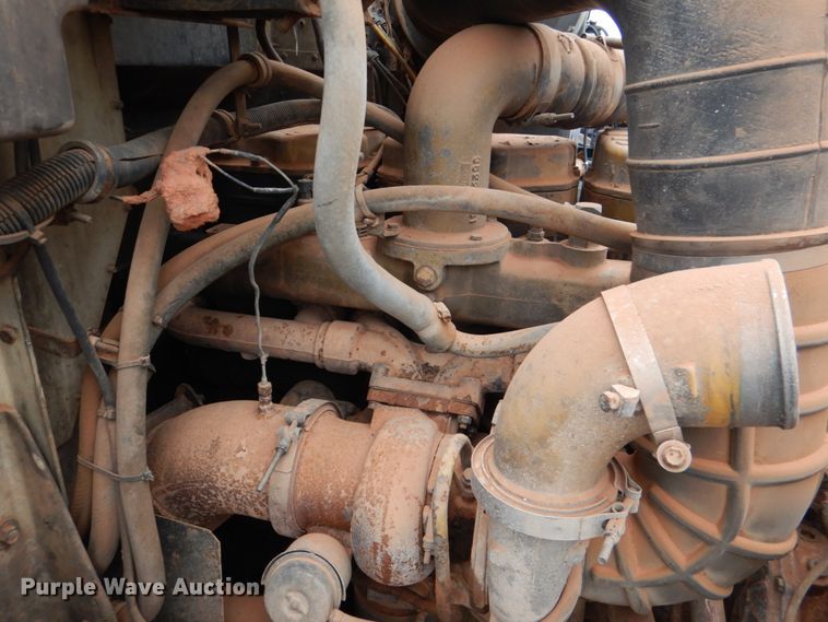 image for item DL0693 1998 International 9200  semi truck