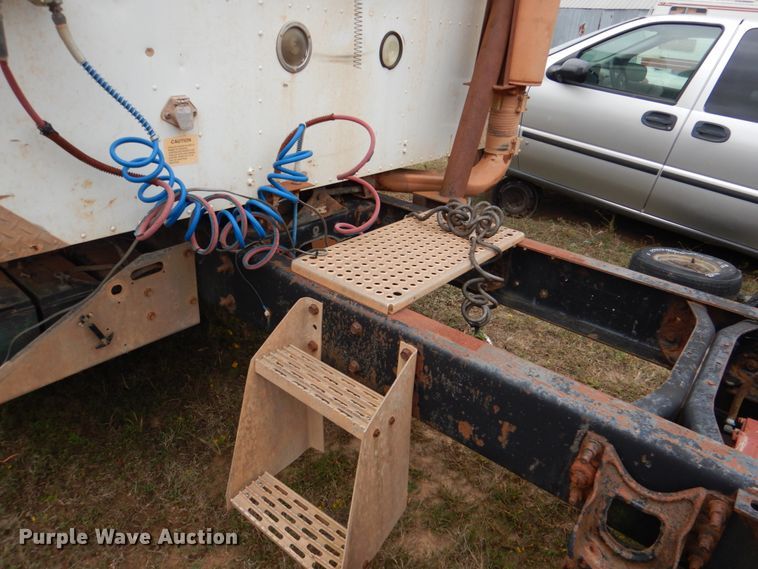 image for item DL0693 1998 International 9200  semi truck