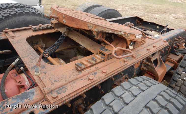 image for item DL0693 1998 International 9200  semi truck