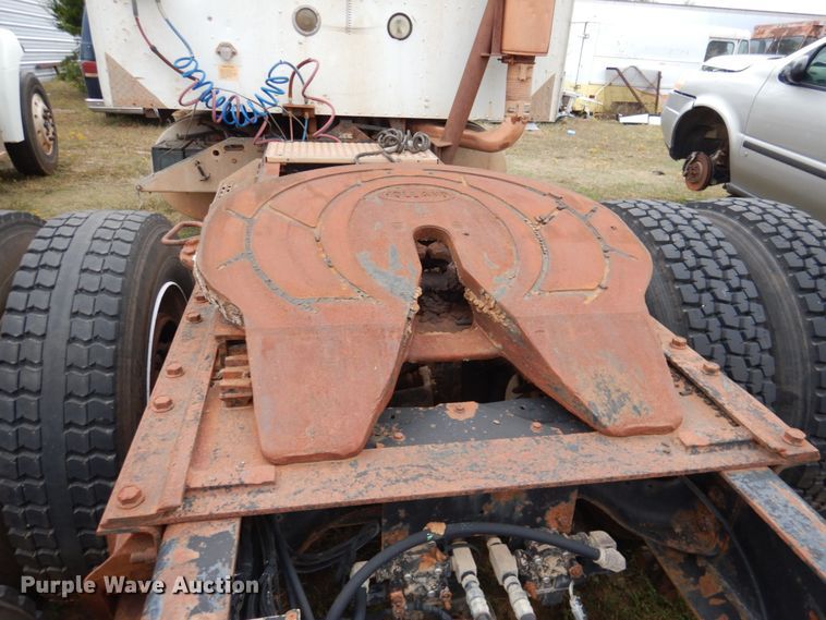 image for item DL0693 1998 International 9200  semi truck