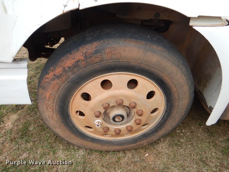 image for item DL0693 1998 International 9200  semi truck