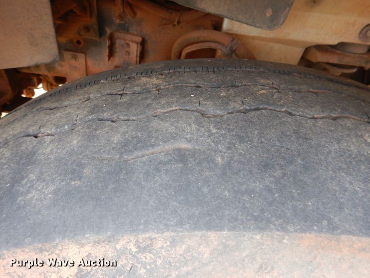 image for item DL0693 1998 International 9200  semi truck