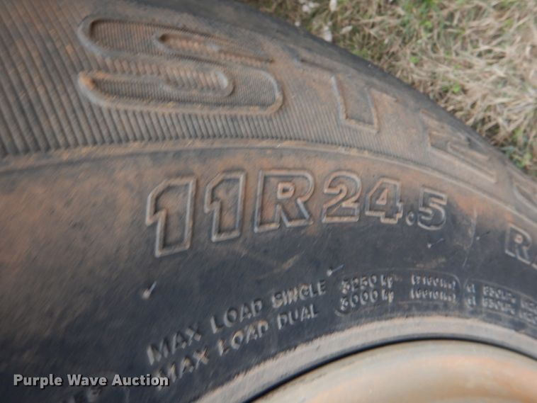 image for item DL0693 1998 International 9200  semi truck