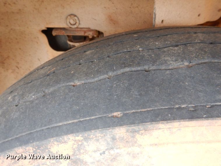 image for item DL0693 1998 International 9200  semi truck