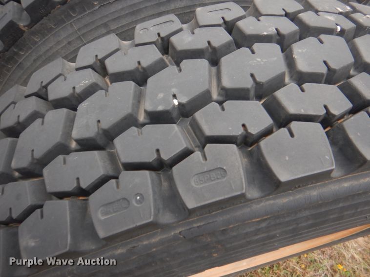 image for item DL0693 1998 International 9200  semi truck