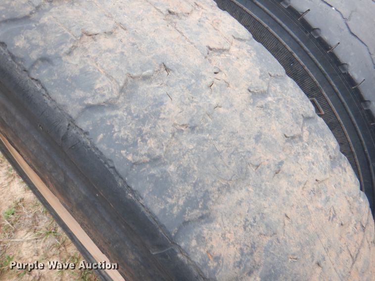 image for item DL0693 1998 International 9200  semi truck