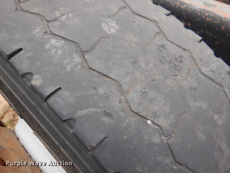 image for item DL0693 1998 International 9200  semi truck