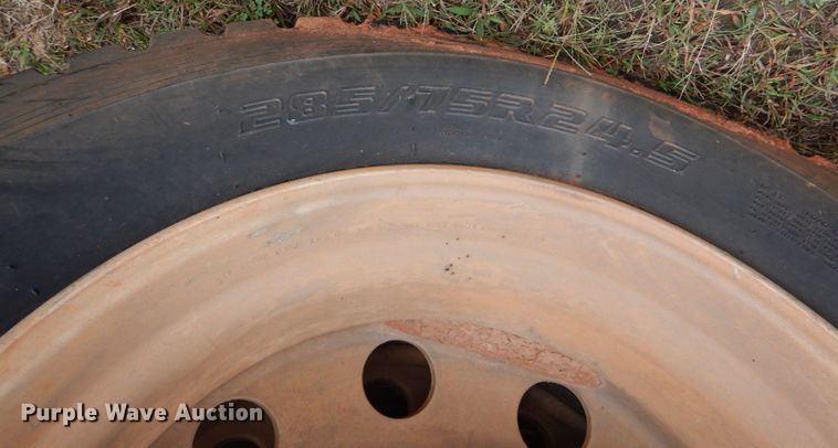 image for item DL0693 1998 International 9200  semi truck