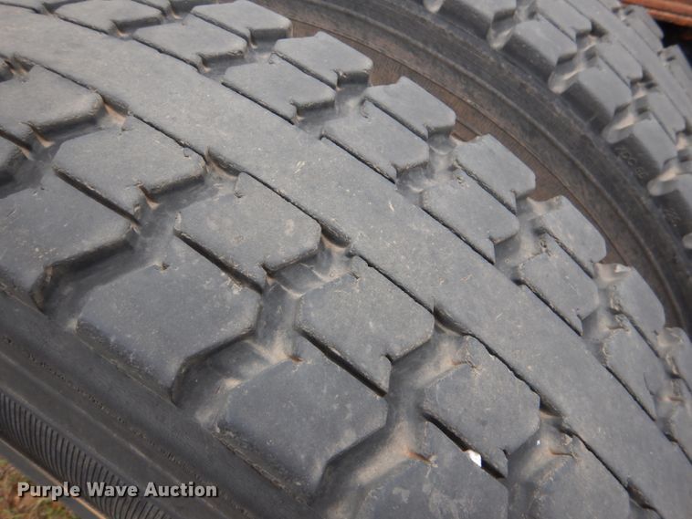 image for item DL0693 1998 International 9200  semi truck