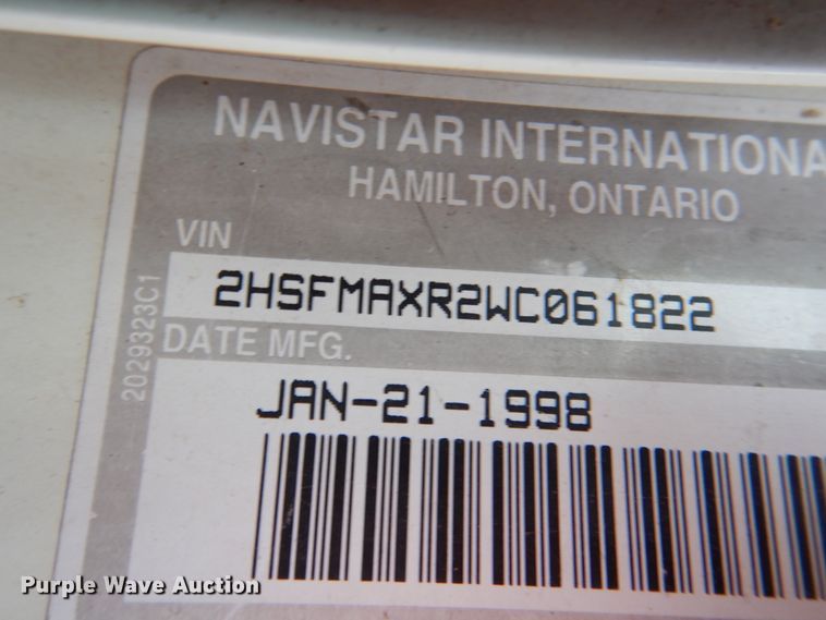 image for item DL0693 1998 International 9200  semi truck