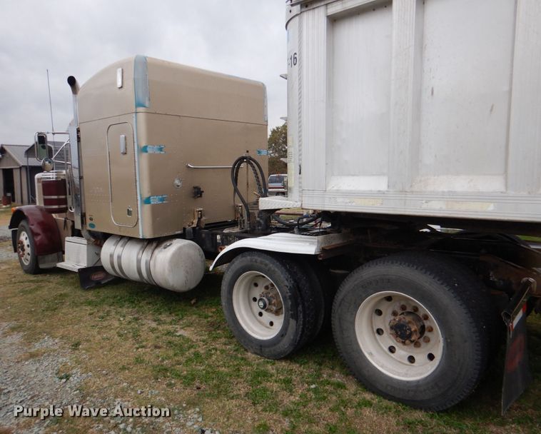image for item DL0696 2002 Peterbilt 379  semi truck
