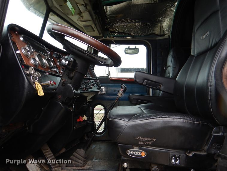 image for item DL0696 2002 Peterbilt 379  semi truck