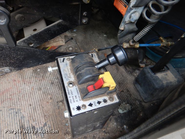 image for item DL0696 2002 Peterbilt 379  semi truck