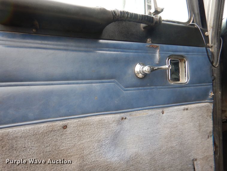 image for item DL0696 2002 Peterbilt 379  semi truck