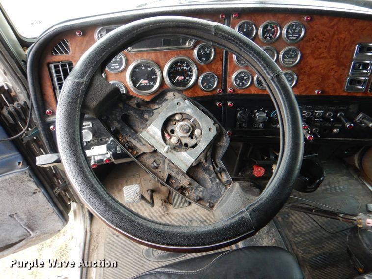 image for item DL0696 2002 Peterbilt 379  semi truck