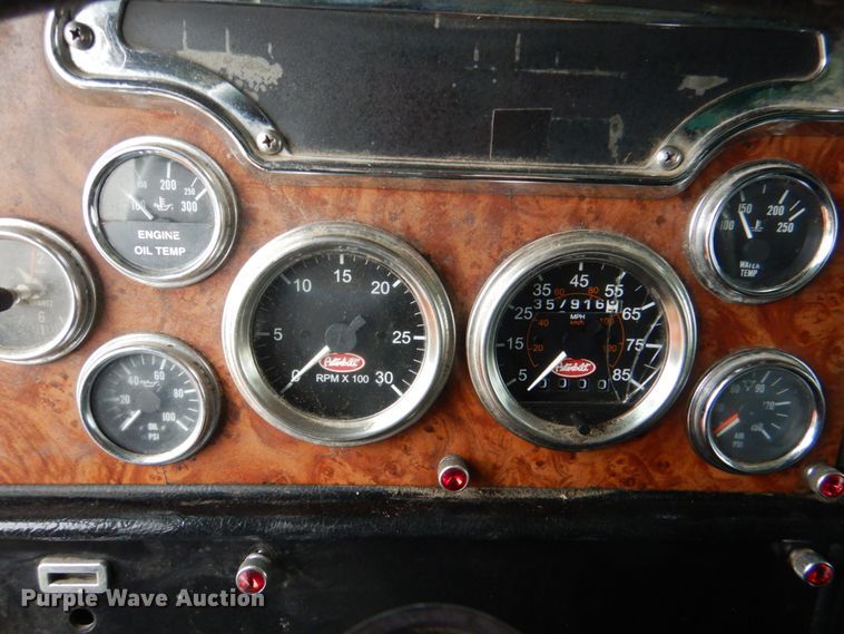 image for item DL0696 2002 Peterbilt 379  semi truck