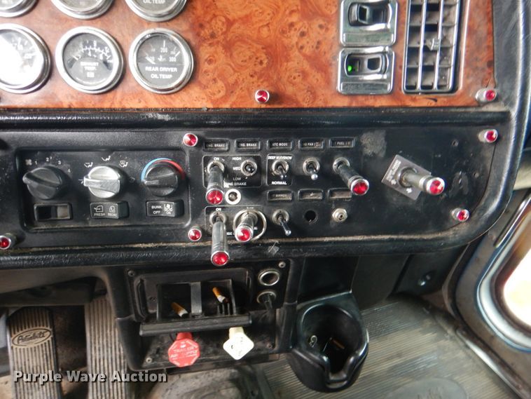 image for item DL0696 2002 Peterbilt 379  semi truck