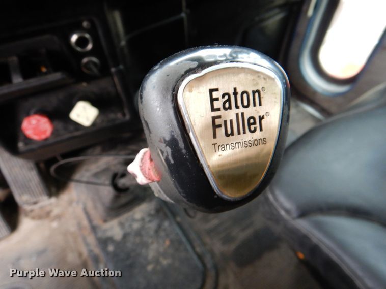 image for item DL0696 2002 Peterbilt 379  semi truck