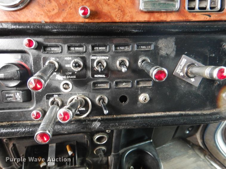 image for item DL0696 2002 Peterbilt 379  semi truck