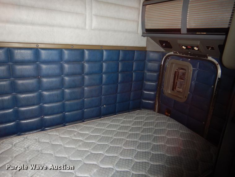 image for item DL0696 2002 Peterbilt 379  semi truck